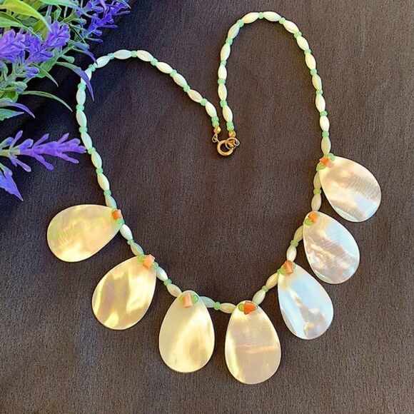 Unique Gorgeous Vintage Teardrop MOP Necklace W/Angel Skin Coral Accents - Picture 3 of 9